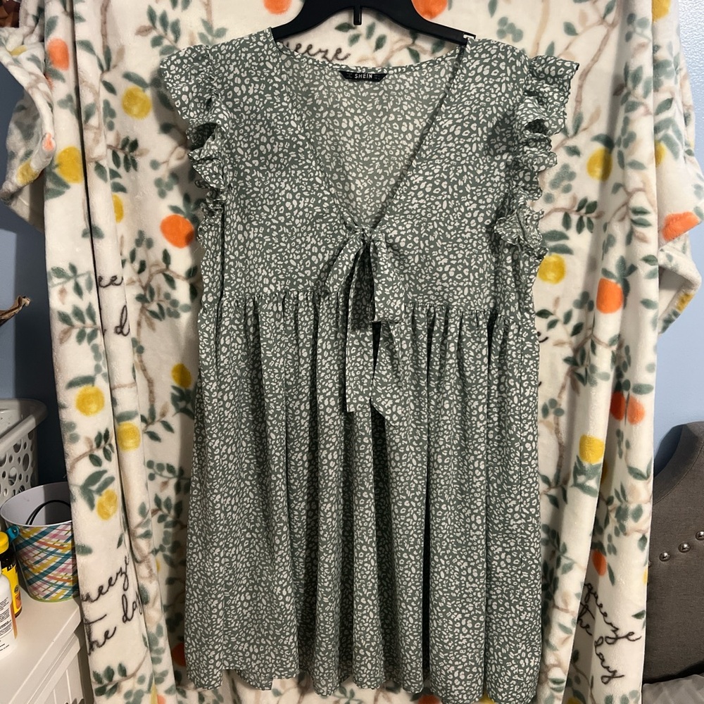 XL v neck mini dress ties in the front